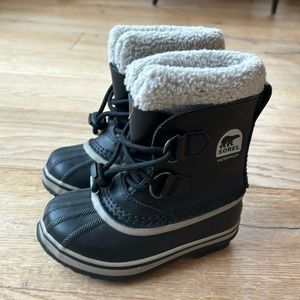 Little Kids Sorel snow shoes size 10.